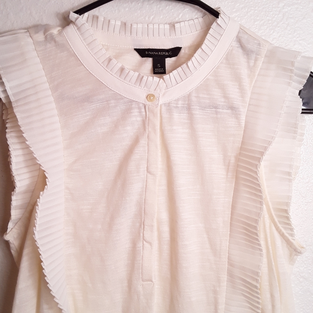Banana Republic ruffles sleeve blouse
